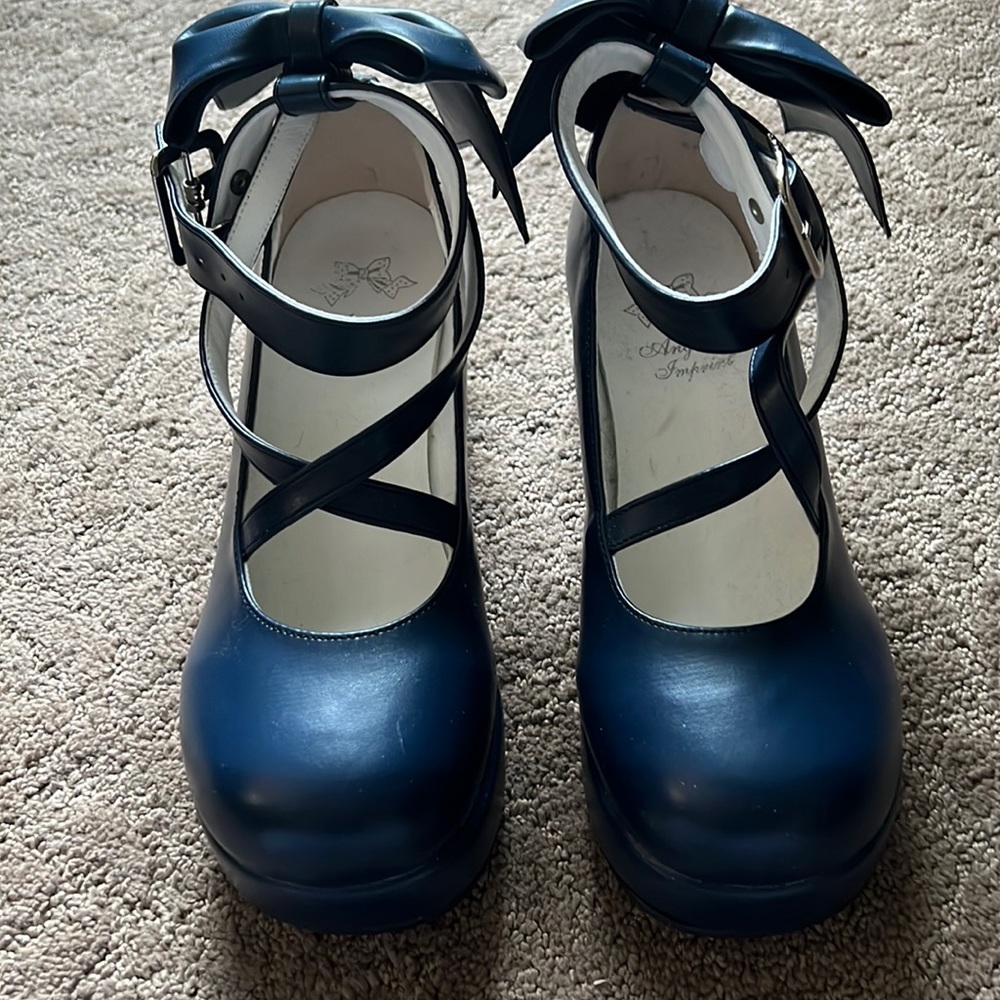 Cute Lolita Mary Jane platform shoes— with bows!